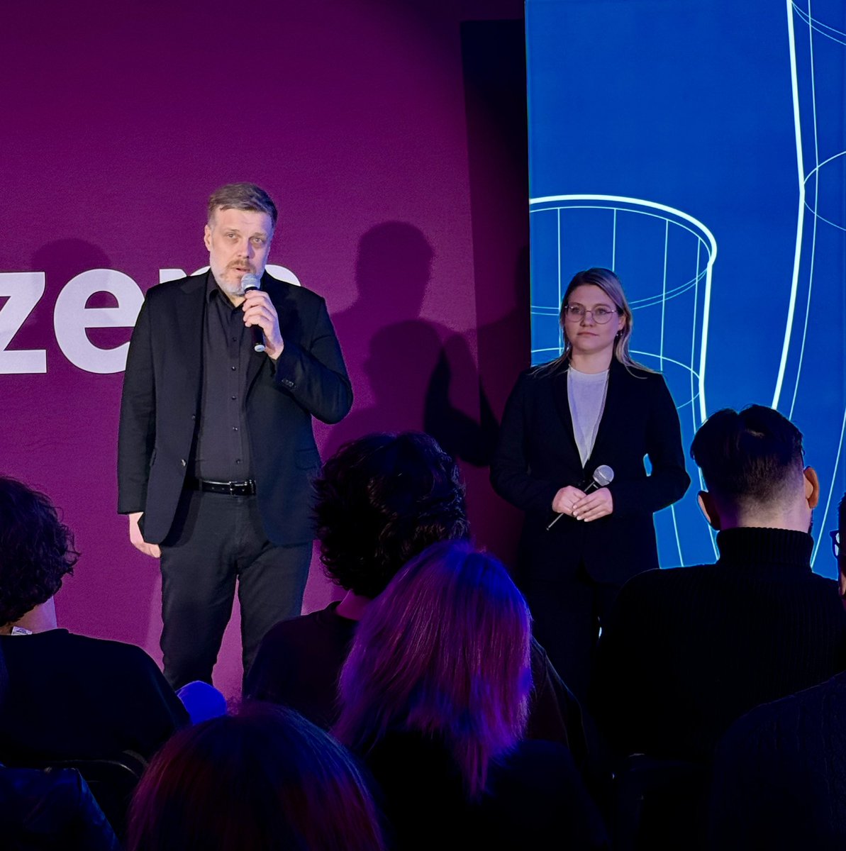 .<a href="/ZandbergRAZEM/">Adrian Zandberg</a> i <a href="/owca_aleksandra/">Aleksandra Owca</a> w Tarnobrzegu o niezbędnych inwestycjach i ambitnej alternatywie <a href="/partiarazem/">Razem</a> na zwijanie państwa przez POPiS.

Atom, przemysł, zdrowie, transport, bezpieczeństwo zamiast 20 lat dziamgolenia, histerii i dzielenia ludzi!