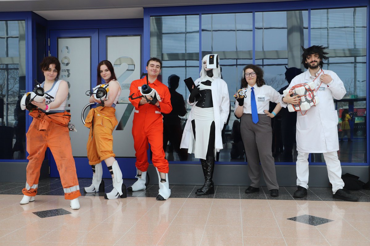 Valve Convention Cosplayers tweet media