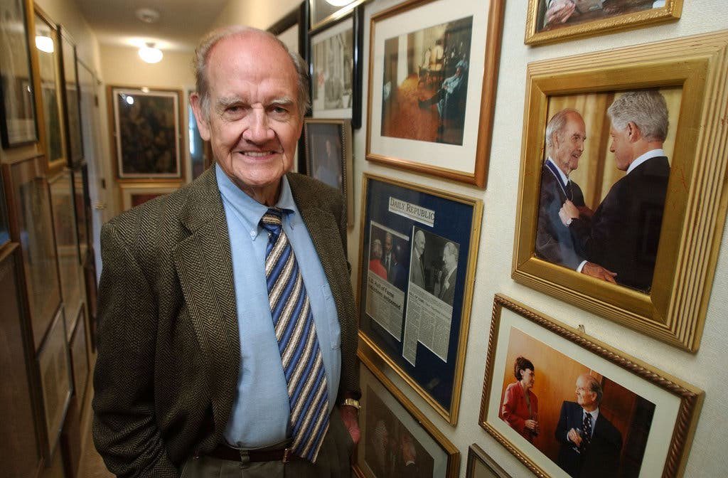 DailyMcGovern's tweet photo. A proud McGovern boasts his photo collection, ruining my day by making me think of all the pictures here I can’t get for this account https://t.co/tuNOKvFRDv