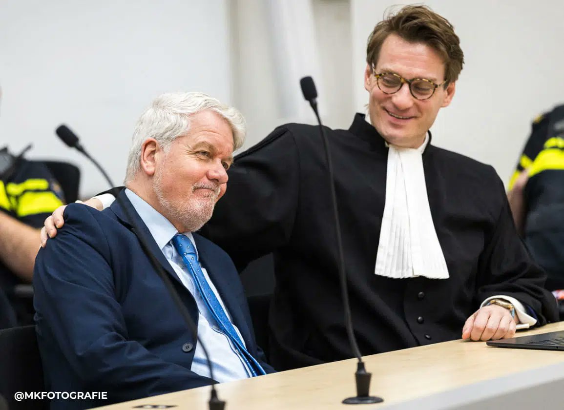 Geweldig: Arno van Kessel, de HELD die o.a Rutte voor de rechter sleepte, wordt eindelijk vrijgelaten! 
Nu nog VRIJSPRAAK! 

Doe een ❤️ &amp; RT als je Arno steunt!