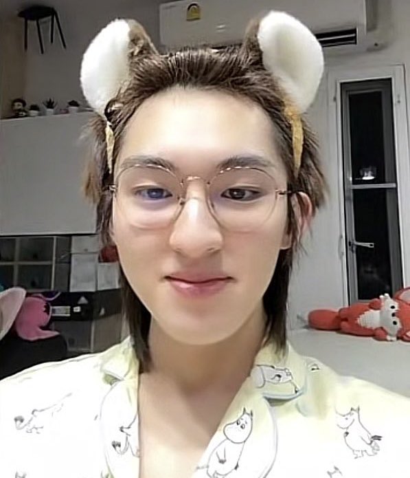 ตัวไม่อยู่แต่ตัวแทนมาเฝ้าแทน ตัวส้ม ๆ จิ้งจอก ๆ ตอนนี้รอบตัวมีจิ้งจอกเต้มไปหมดเบย ลุกจิ้งจอก พ่อจิ้งจอก เห้นมีจิ้งจ้อกเบบี๋ตอนวันวาเลนไทน์อีกตัว เคเค👌🏻