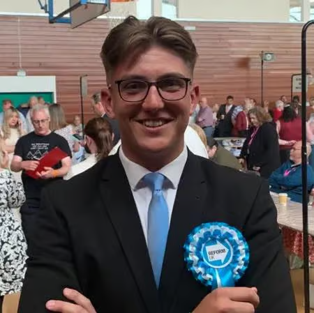 The Chief Constable of Warwickshire publicly smacks the arse of the Cllr George Finch, Reform UK's juvenile Leader of Warks County Council. #ReformUK