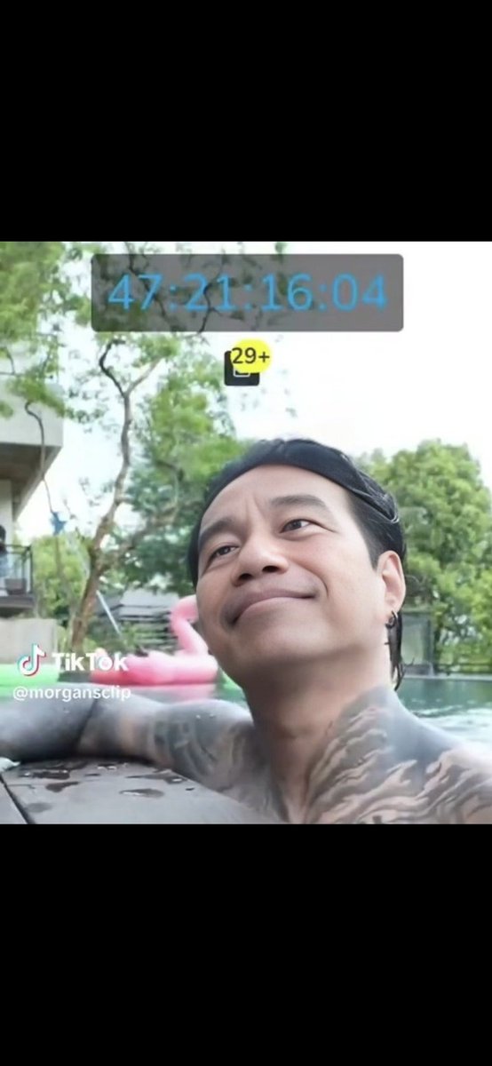 MERASA MENANG DI MEDSOS, DI DUNIA NYATA KALIAN TETAP KALAH 

Edit wajah Pak Jokowi seolah kalian pemilik medsos dan jadi pemenang? 
Preeeetttlaahhh

Hidup gak bisa diedit.
Tagihan gak peduli opini.
Lapar gak kenyang sama narasi.
Di timeline kalian garang.
Di dunia nyata tak ada