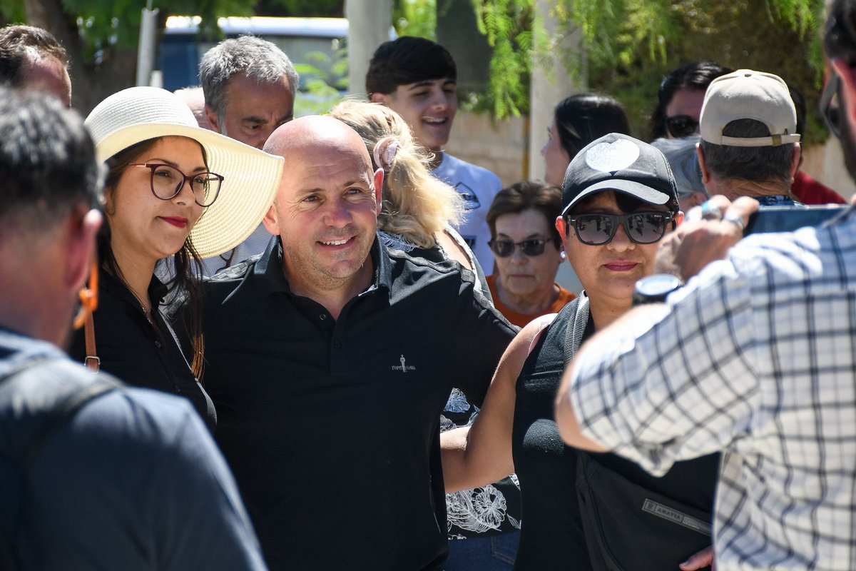 Este mediodía inauguramos el pavimento de la calle Murga, en la zona norte de la ciudad. El tiempo de ejecución de la obra fue de apenas 15 días por intermedio de las cuadrillas municipales.

En este plan de adoquinado mixto que llevamos adelante con los vecinos, tenemos otras 84