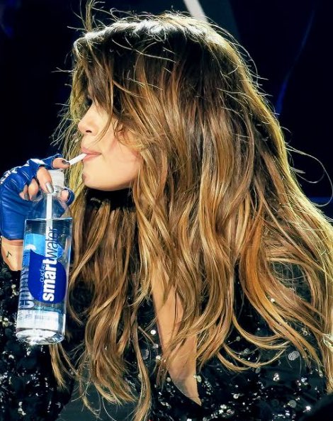 archivesgowmez's tweet photo. always thinking about selena gomez’s hair during revival tour https://t.co/SaT7X5NfEX