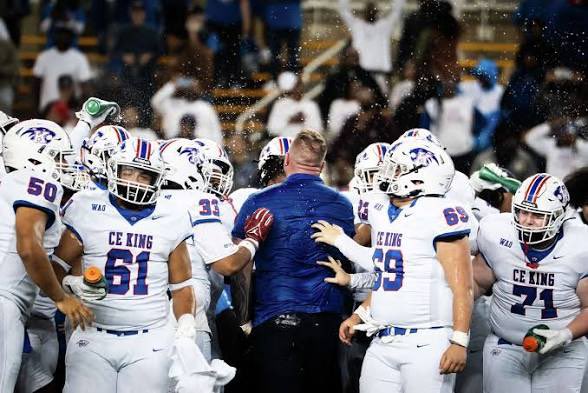 Big shout out to <a href="/CEKing_Football/">CE King Football</a> for joining the <a href="/CoachComm/">CoachComm</a> #XSystemRevolution!!! #Headsets #Xsystem