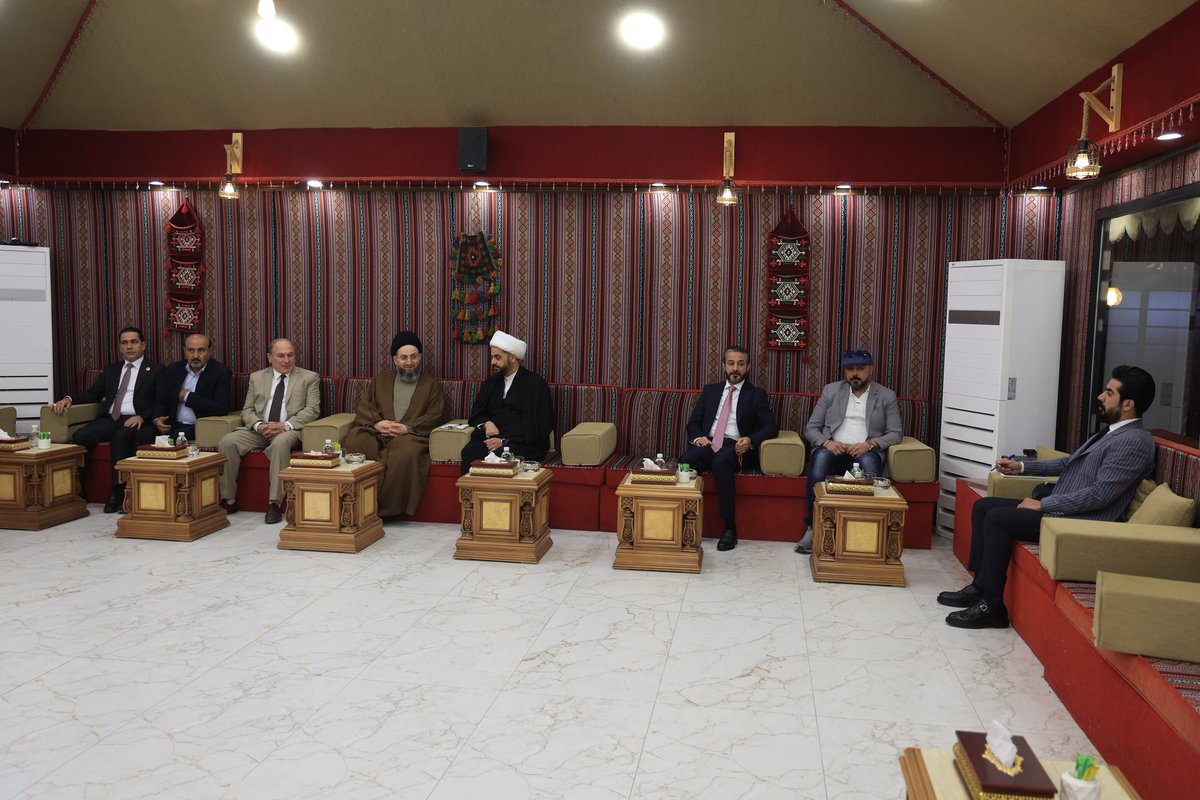 في أجواءٍ رمضانيّة.. 
الشيخ الأمين يستقبلُ السيّد الحكيم ويبحثانِ تطوّراتِ المشهدِ السياسي

في أجواءٍ رمضانيّةٍ تُعبّرُ عن روحِ التلاقي والتآخي، استقبلَ الأمين العام لحركة عصائب أهل الحق، سماحةَ الشيخ قيس الخزعلي، في مكتبِه ببغداد، رئيسَ تيّارِ الحكمةِ الوطنيِّ سماحةَ السيّد