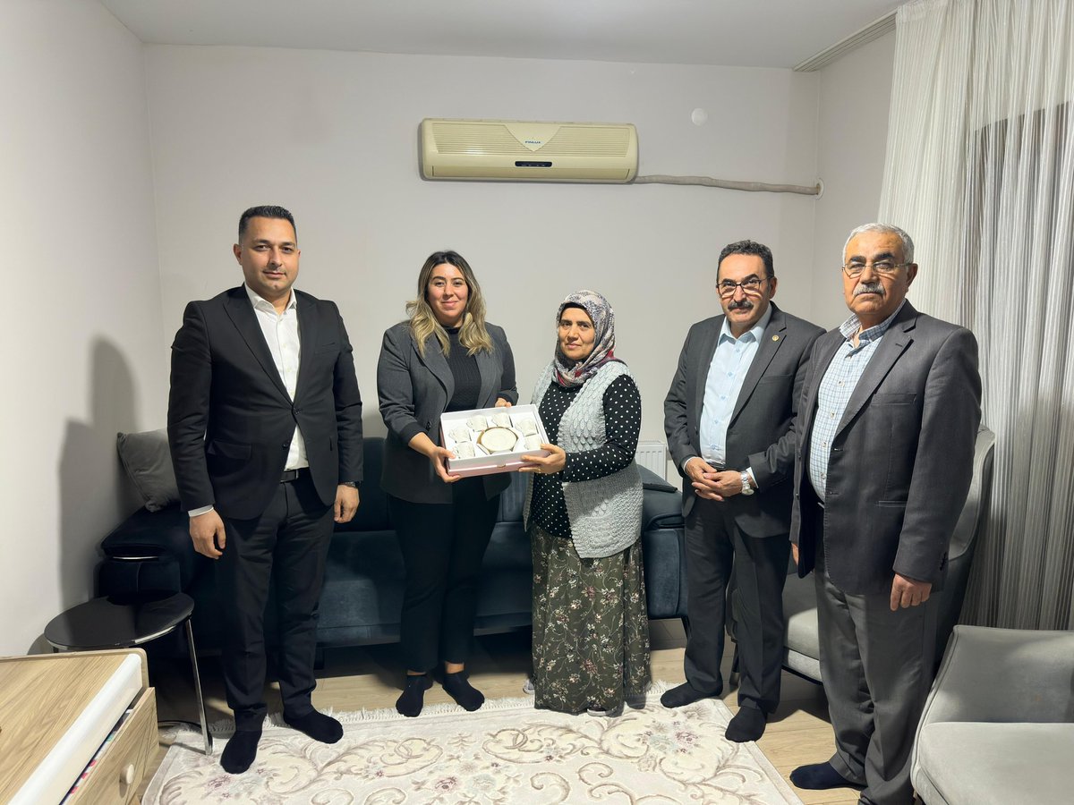 📍 Buruk – İstiklal TOKİ Konutları, Sarıçam

“Yeni Evim, İlk İftarım” programı kapsamında; Sarıçam İlçe Başkanımız Sayın Bayram Özdemir ve teşkilat mensuplarımızla birlikte Gürsel Tekin ve kıymetli ailesinin iftar sofrasına misafir olduk.

Yeni yuvalarında ilk Ramazan heyecanını