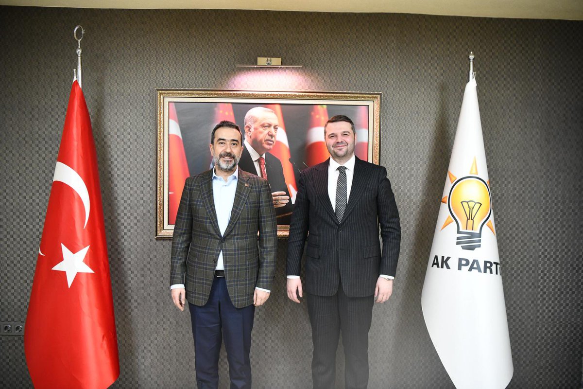 İl Başkanımız Sn. <a href="/hakanhanozcan/">Hakan Han ÖZCAN 🇹🇷</a>, iftar öncesinde Keçiören İlçe Başkanlığımızı ziyaret ederek teşkilat mensuplarımızla bir araya geldi.

#MilletimizleNiyetimizBir

#SevdamızdaBüyükDavamızda