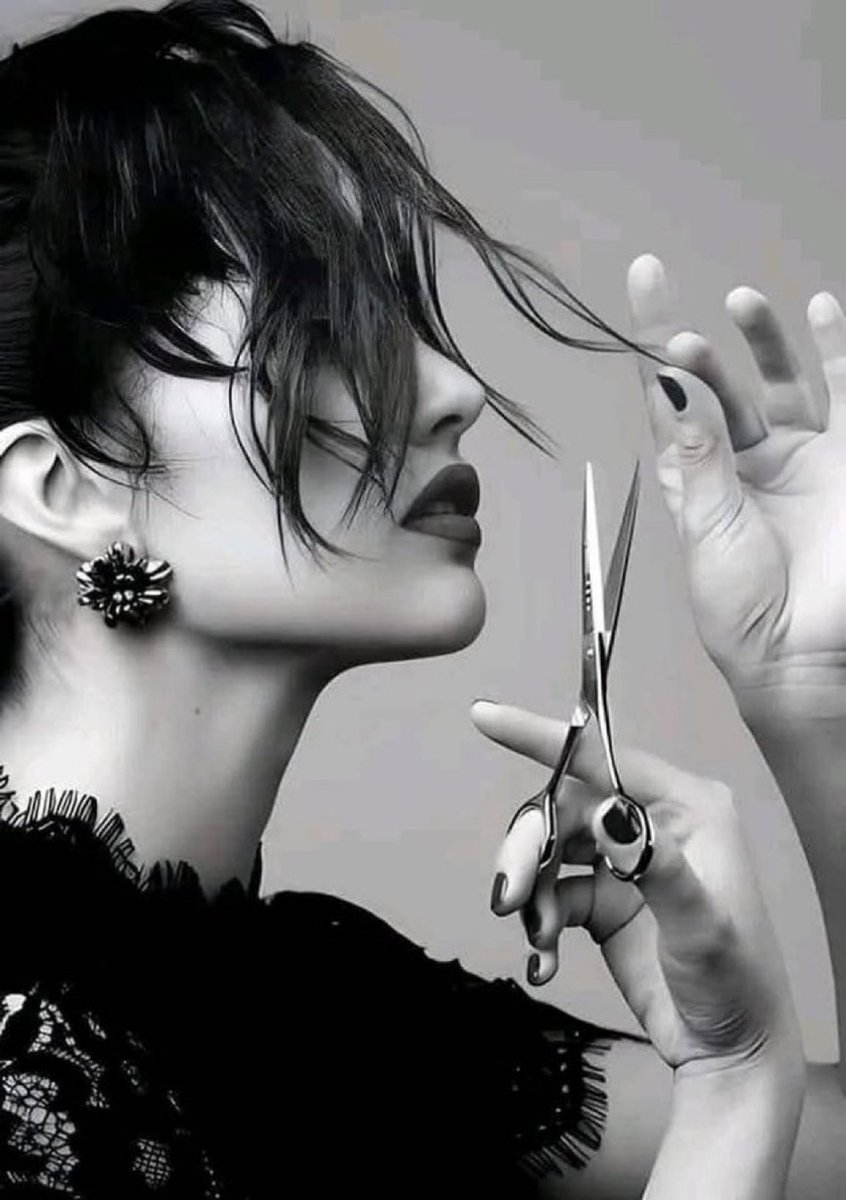 كل الالوان تزهر بك ..لكنكًِ اه بالاسود 
#مساء_الخير