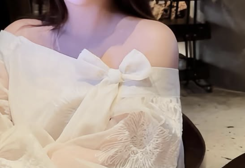 meibinhton's tweet photo. Ai chưa ngủ hk. Nói chuyện tâm sự khai xuân đi ���. Ưu tiên trai lạ ở HN. Lỡ trả lời thiếu ai bình luận e trả lời lại ạ https://t.co/TlA4L0WkZU