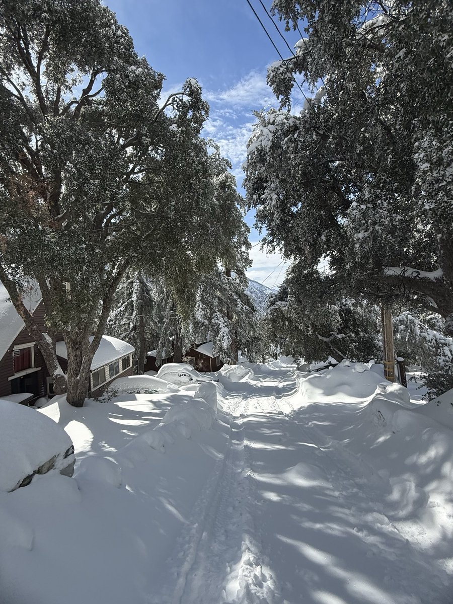mtbaldymom's tweet photo. #mtbaldy #6200ft #snowdays #snowinthe909 https://t.co/UG5n8O6qby