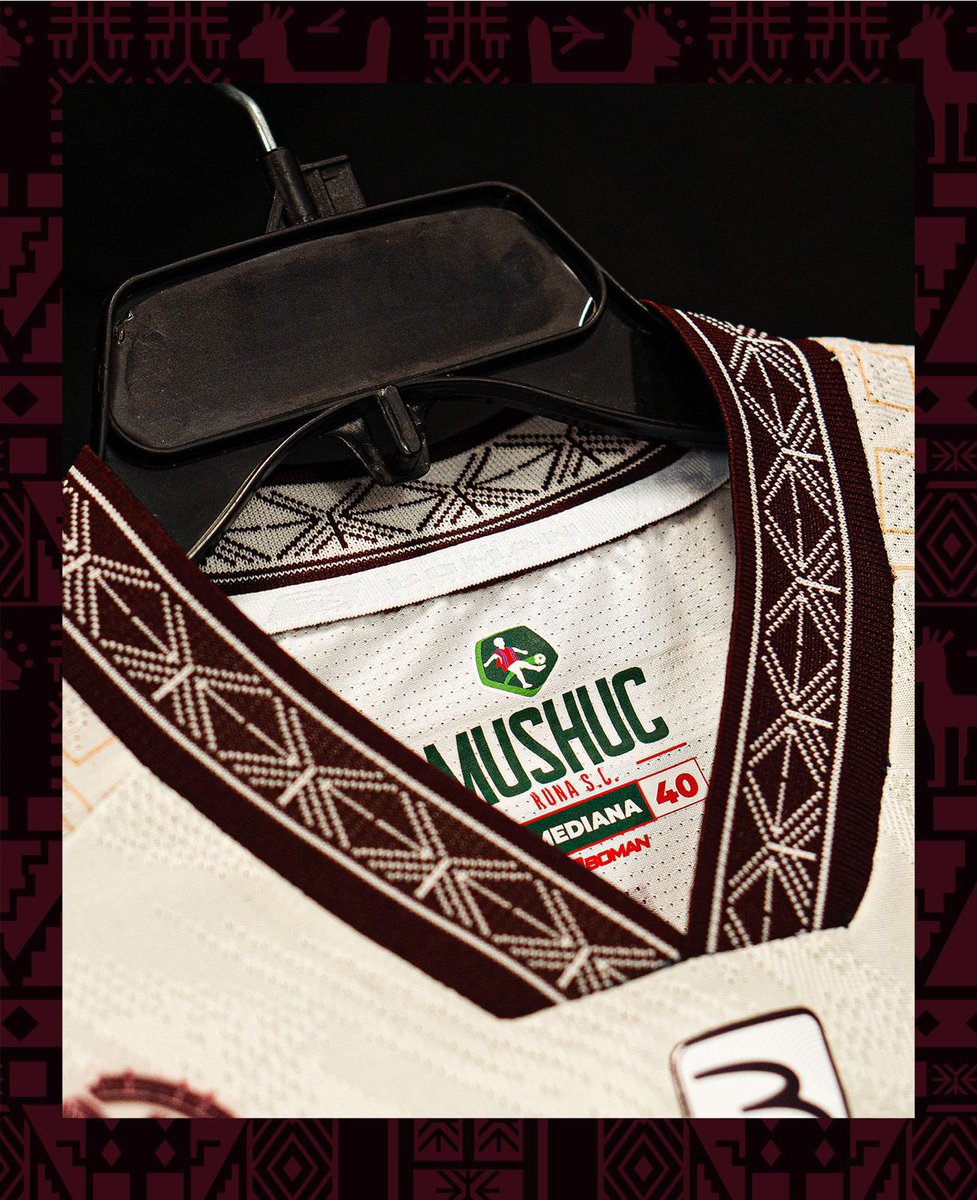 “Nuestra identidad no solo se ve, se siente y se toca.
La Alterna 2 de Mushuc Runa x Boman, inspirada en nuestra cultura , lleva su nombre en braille como símbolo de inclusión y respeto. Una camiseta que honra nuestras raíces y abre el corazón, porque la pasión no tiene límites.”