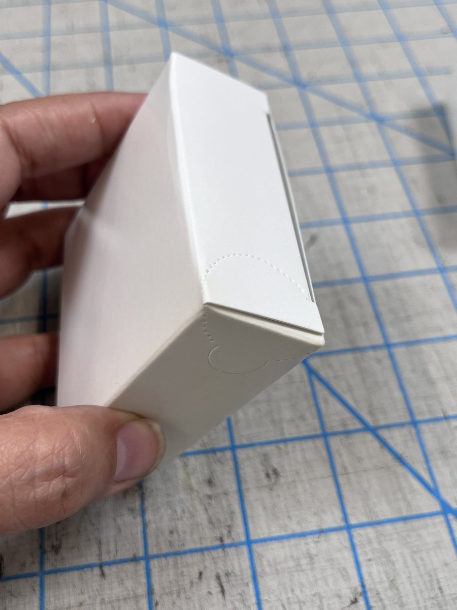 behindthebleed's tweet photo. Ordered X-Acto blades for the office.
This is what showed up. 🔪📦
The dispenser perforation doesn’t fit the product inside.
At all. https://t.co/IjoKd0NjsQ