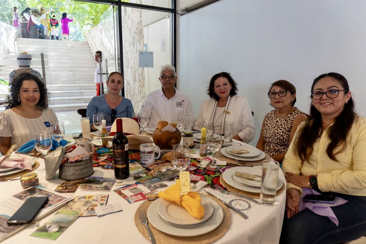 Seguimos impulsando el crecimiento del Destino Campeche. 🌎✨  

Participamos en la presentación realizada por la <a href="/SECTURCampeche/">SECTUR CAMPECHE</a> en Mérida, Yucatán, donde agencias, turoperadores y autoridades del sector conocieron la riqueza de nuestros servicios y la proveeduría turística
