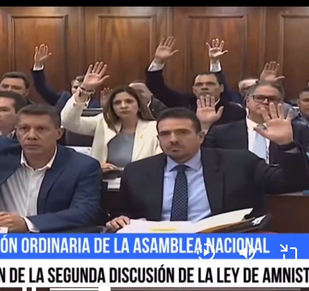 ¿y quiénes levantaron su mano para aprobar esa BURLA de Ley de Amnistía?  ...los mismos de siempre 
<a href="/nelsonafiuni/">Nelson Afiuni</a>