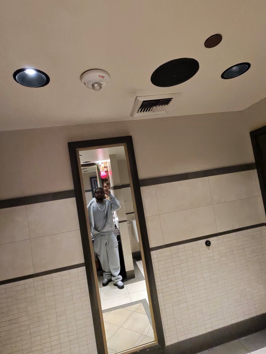 supadubbb's tweet photo. i aint into choosin hoes i let hoe decide https://t.co/F8f8nPdcqM