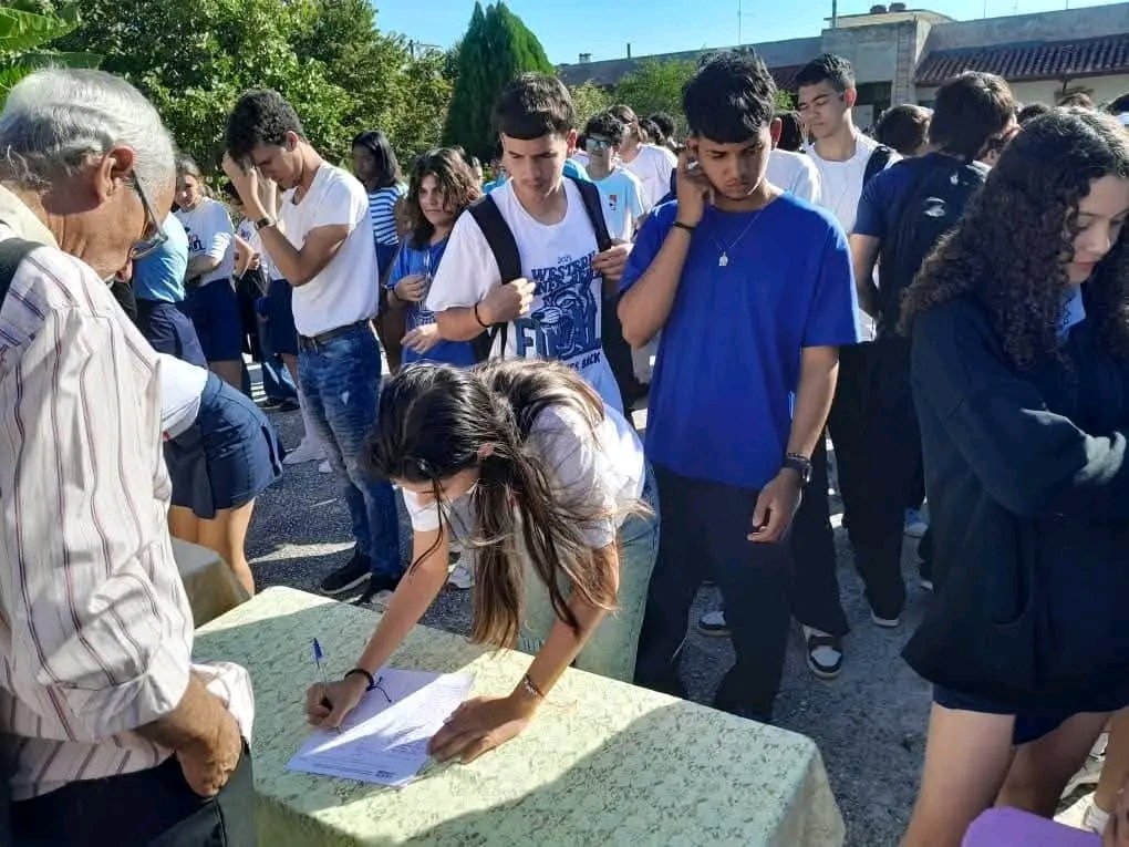 El municipio Cerro acogió ayer la realización del Acto Nacional de Firma del Compromiso de los estudiantes de 12mo grado para el ingreso a la Educación Superior. 💙

👉 La ceremonia tuvo lugar en el IPU Rosalía Abreu.

Muchos éxitos les desea su #UJCdeCuba 🇨🇺.