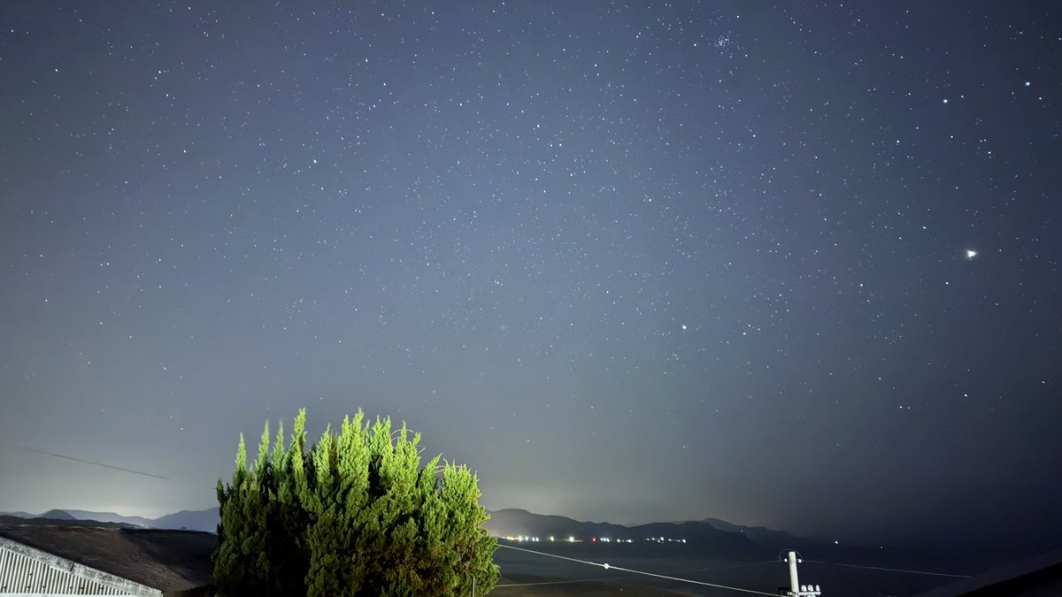 hideki13579's tweet photo. 冬の夜空綺麗です😊
#京丹後市
#夜空
#スターリンク衛星 https://t.co/H354B9sjkJ