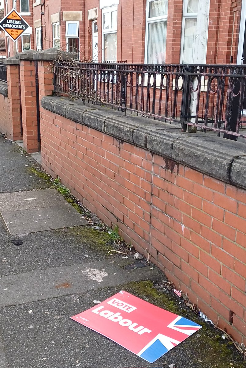 Liberal Democrats standing tall while Labour flop.. literally