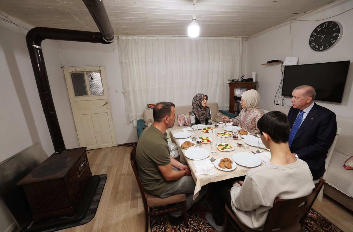 Sofralarını ve gönüllerini bize açan kıymetli Kayacık ailesine içten misafirperverlikleri için teşekkür ediyoruz. 

Hanelerinden sağlık, huzur ve bereketin eksik olmamasını diliyorum.