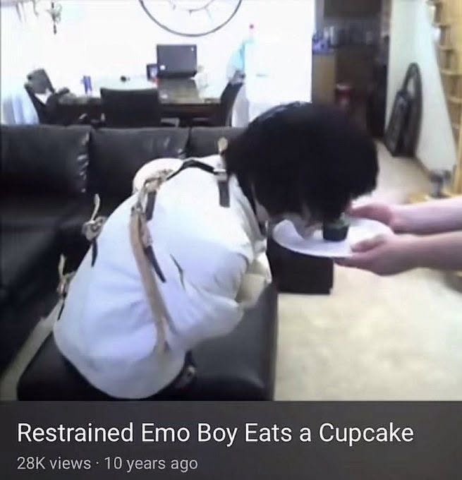 textbf's tweet image. me and who?