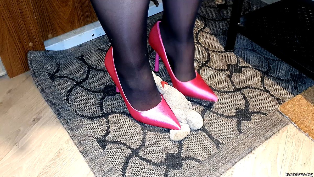 DazeOrg's tweet photo. @clips4sale
https://t.co/vRSe3fgRyB #plushies #trample #trampling #giantess #Unawaregiantess #candid #crush #crushfetish #Plushiefetish #teddybearcrush #doormat #boots #Bootcleaning #humiliation #c4s #clips4sale #sandals #Heels #sneakers #bootcrush #stilettos #martens https://t.co/56r8JVw7mm