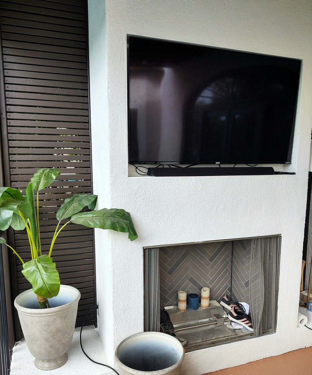 Football season might be over, but the entertainment doesn’t stop. 📺✨ This custom accent wall we built is the perfect backdrop for your next movie marathon. What’s everyone watching this weekend? 🍿🪵
CSL #907689
#YourDeckBuilder #HomeDesign #LosAngeles #CustomBuild