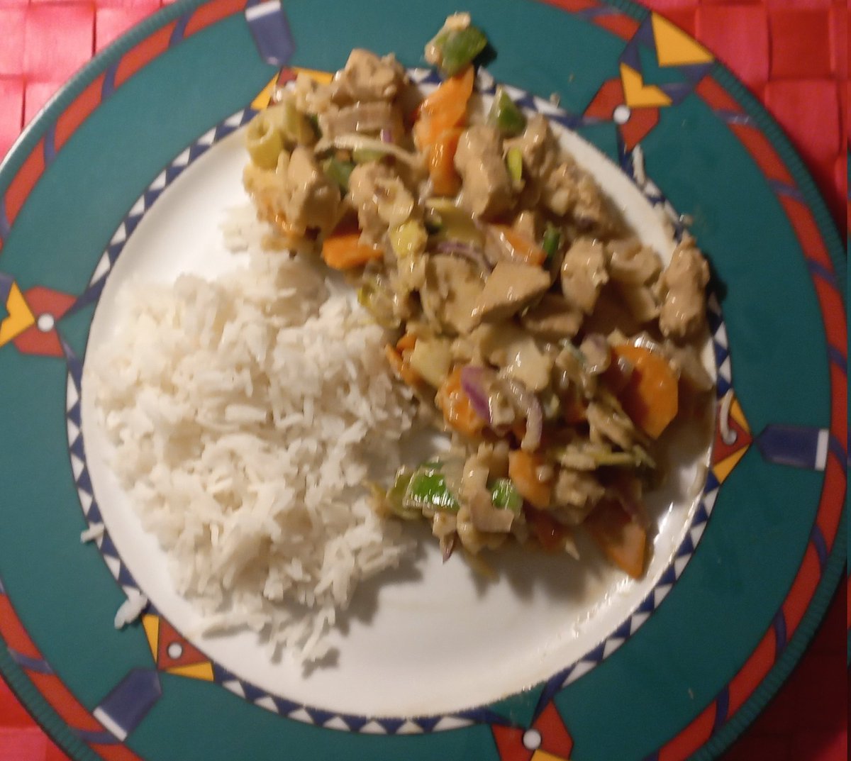 Moest schaatsen kijken natuurlijk, de gouden race van Antoinette, geweldig.
En ondertussen koken.

Lekker Thai green curry gegeten en ik beken: allebei de bordjes heb ik gegeten want wij scheppen altijd 2x op, dus voor 1x duidelijkheid.

Eet smakelijk
#koken #wokken