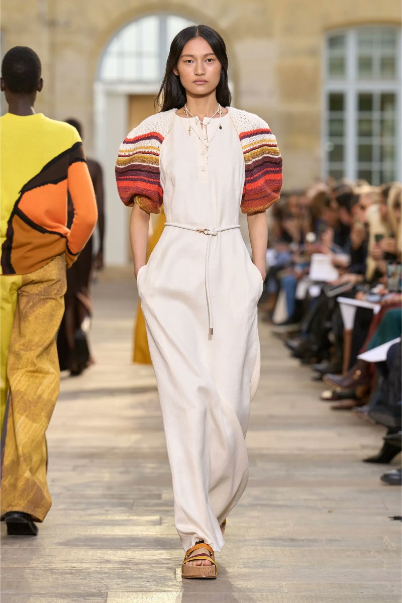 RevistaEliteqr's tweet image. Las sandalias boho-chic se convierten en el must de Primavera–Verano 2026🤍
Texturas artesanales, siluetas relajadas y elegancia sin esfuerzo que elevan cualquier look✨👡 ¿Ya tienes las tuyas?

#Moda2026 #BohoChic #PrimaveraVerano 

revistaelitemx.com/sandalias-boho…