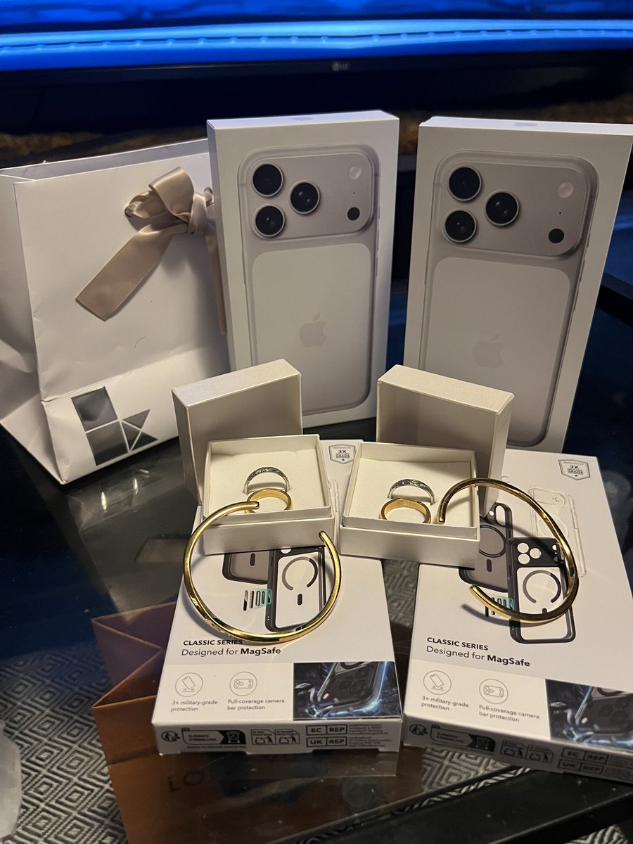 えいらん tweet media