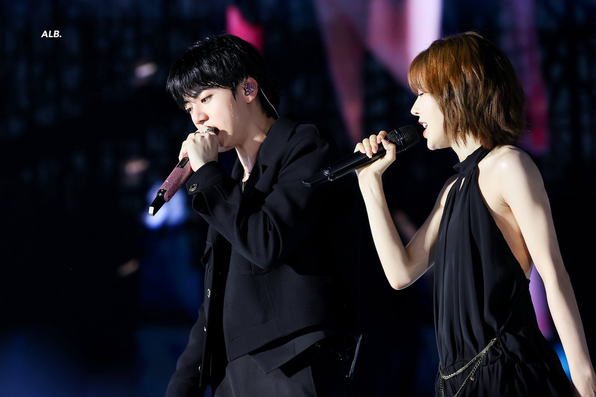 Heart on the Window by #JIN (with Wendy) has surpassed 68 million streams on Spotify 🎉🔥

CONGRATULATIONS JIN 
70M🔜

 #Jin_Happy #BTSJIN #방탄소년단진