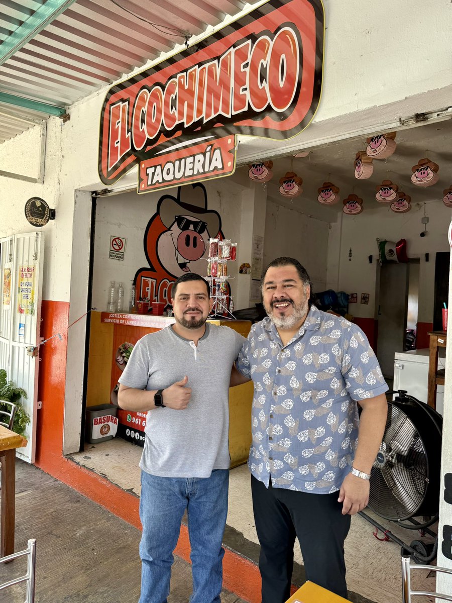 Recién visité un lugar de sabor y tradición familiar, la pandemia por medio de las redes sociales nos puso en contacto, y en esta ocasión fuí a entrevistar a Fabián Mayorga de @Tacos El Cochimeco de Terán para hablar de su majestad el #cochitohorneado #cochitochiapaneco #cochito