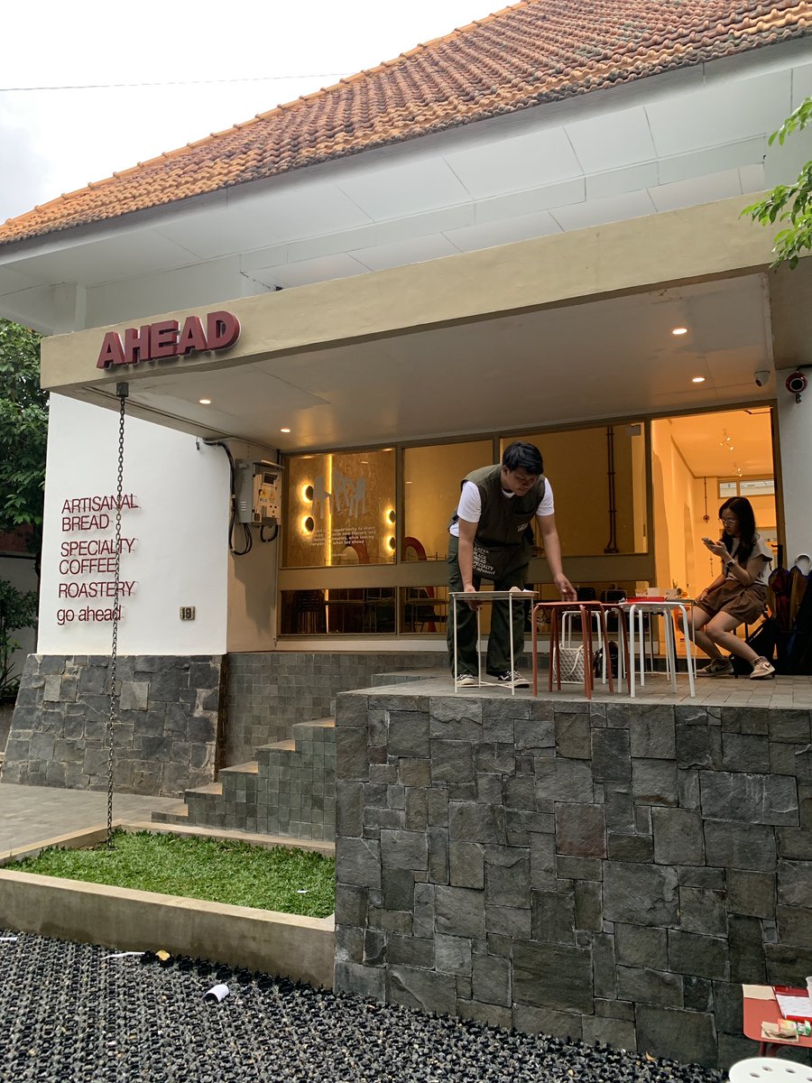 cintaangg's tweet photo. antri selanjang itu #ngopi siang https://t.co/NvbvlfN4aR
