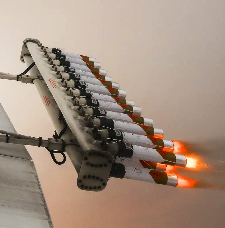 🔥عــــــــاجل 

 إيران ستستخدم أول نظام حرب جوية في العالم "استمطار السحب" وأسلحة التشويش لتشتيت انتباه الطائرات الأمريكية وزيادة تكلفة التزود بالوقود في جميع أنحاء الشرق الأوسط.