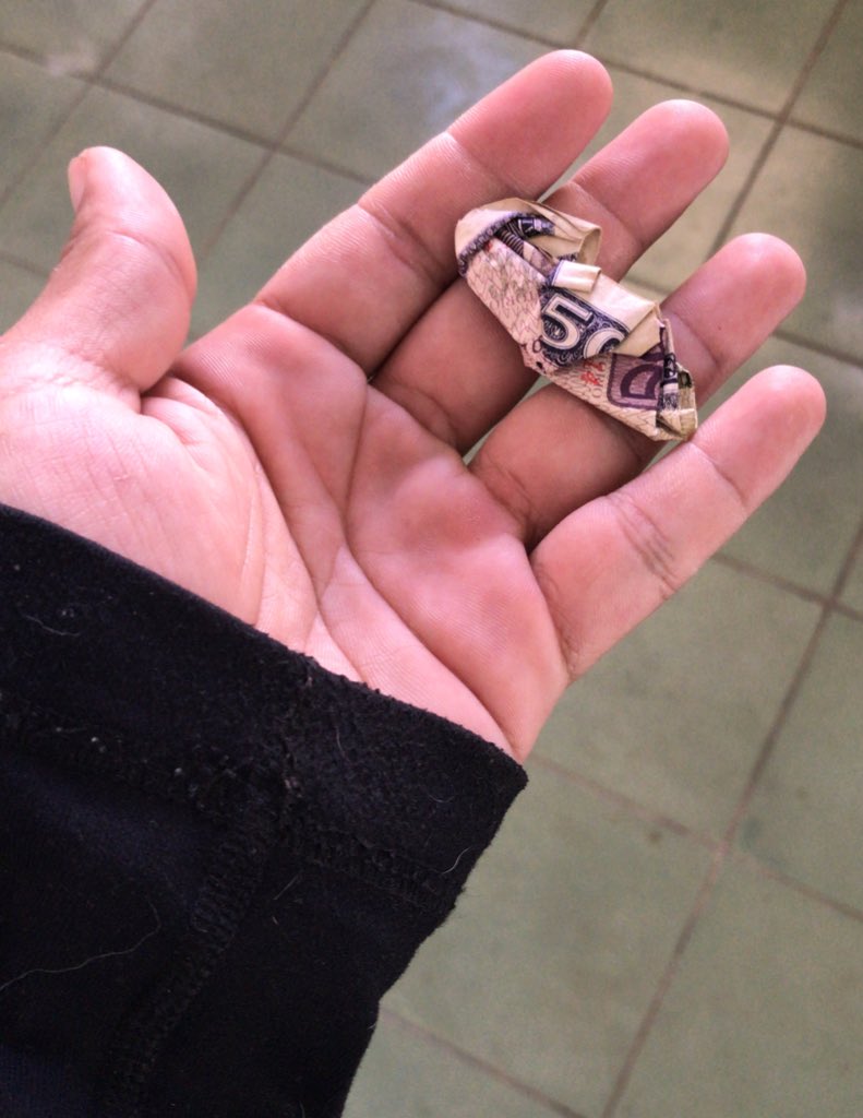 Arezz el gato con armadura tweet media