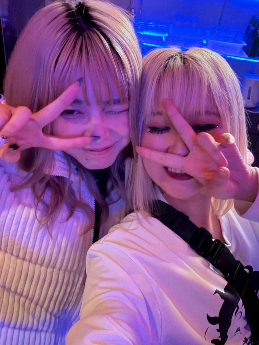 style21813419's tweet image. 店内いい感じに賑わってます🔥✨  

笑い声と乾杯が止まらない夜🍸  
初めましての方も常連様も一緒に楽しめるのがSTYLEの魅力👌  

まだまだお席ご案内可能です！  
今夜も心斎橋で飲むなら BAR STYLE へ🍻  

#心斎橋 #心斎橋バー #BARSTYLE #大阪バー #飲み放題