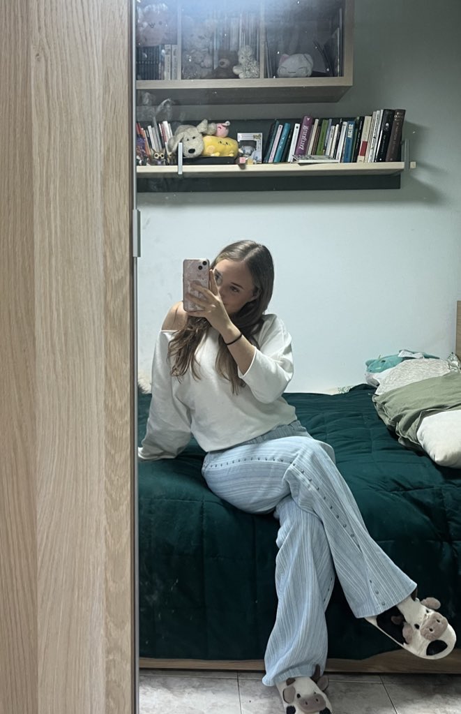 júli 🌸 tweet media