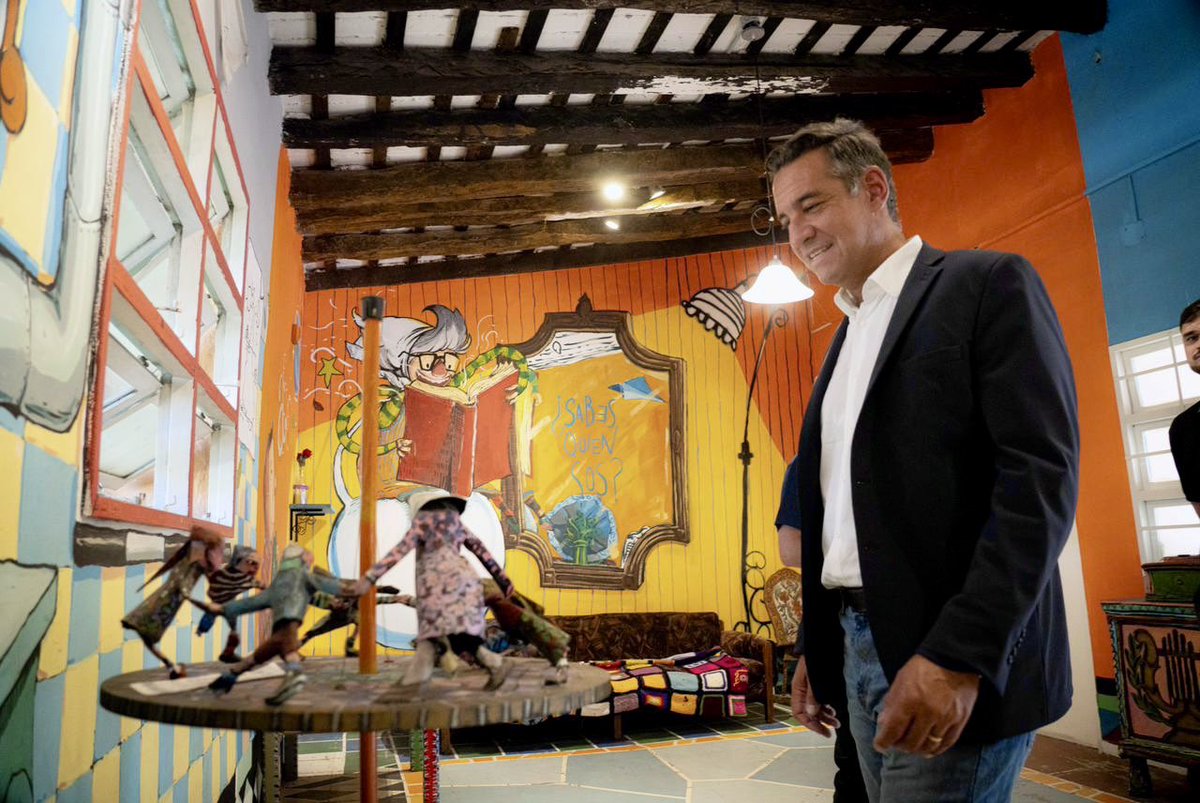vinculacioncba's tweet photo. El ministro @miguelsiciliano recorrió las instalaciones del Espacio para la Memoria Campo de la Ribera. La visita se da en la antesala de lo que será el Mes de la #Memoria, a 50 años del último golpe militar. Lo acompañó la secretaria de #DDHH, @TamaraPez. https://t.co/6mGztqDM1q