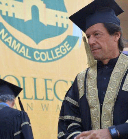 thiswaseem's tweet image. You spend a lifetime serving your country, achieving the unthinkable in every field you touch. But the moment you step out of line, hundreds of cases are piled onto you, and you’re thrown into a jail cell to die a painful death. Welcome to Pakistan.