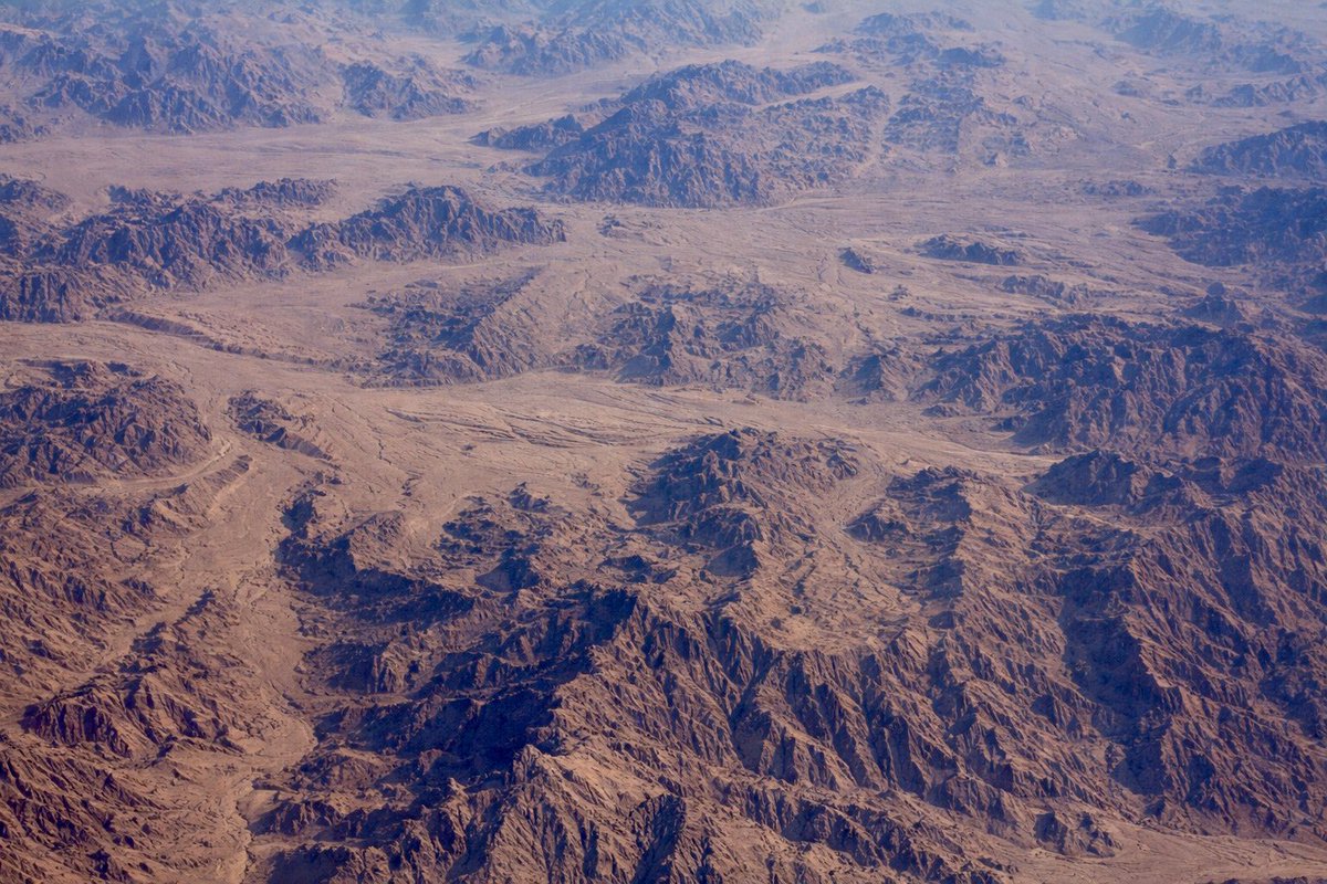 jrambaud's tweet photo. #Desiertos desde el aire 1) #Sahara cerca de Tibesti #Chad 2) Desierto arábigo #ArabiaSaudi 3) #Namib #Namibia 4) #Uzbekistan #Turkmenistan https://t.co/vnldkrsL0R