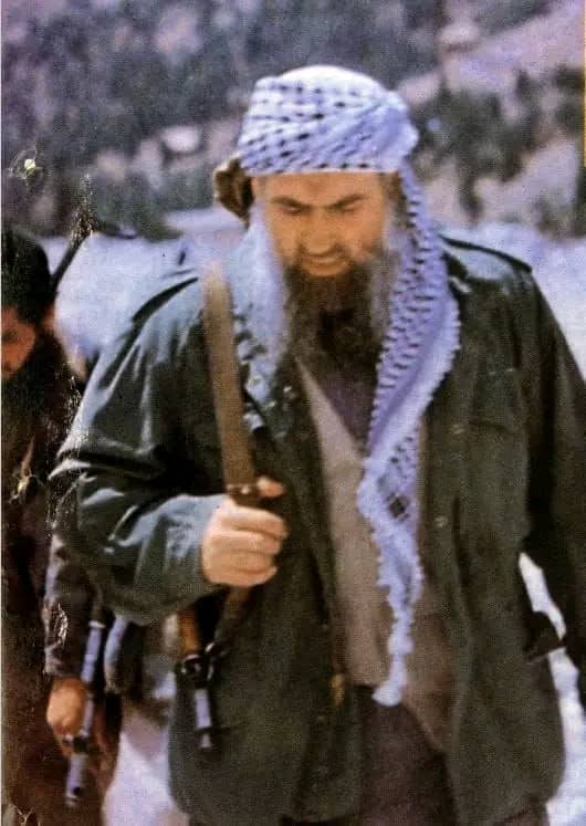 عـ.بدالله عـ.زام:
 عمر لنډ دی!
 مرګ یواځې یو ځل راځي،
 نو راځئ د الله لپاره ژوند وکړو،
او د الله لپاره هم مړه شو ☝️