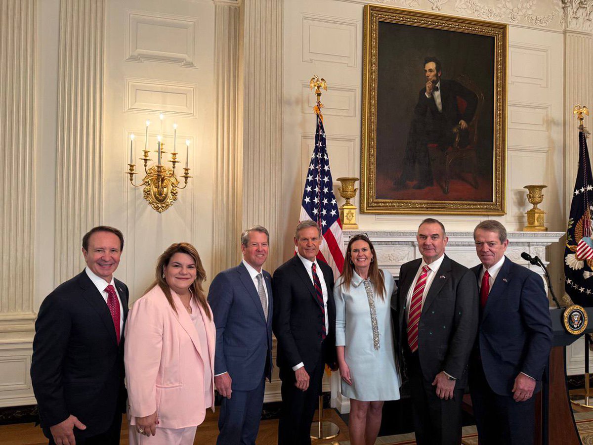 Thank you <a href="/POTUS/">President Donald J. Trump</a> Donald J. Trump for hosting the Governors for a working session at the <a href="/WhiteHouse/">The White House</a>. We had the opportunity to engage in policy discussions with cabinet officials to advance our shared America First Agenda and continue delivering results for the people. 🇺🇸

-