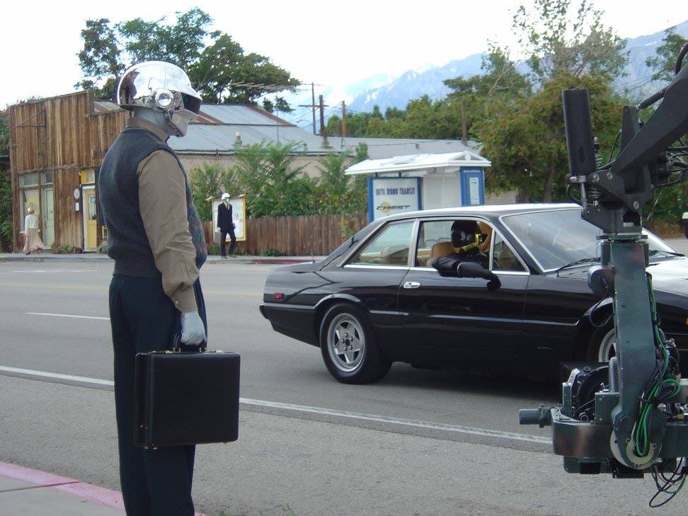 ARE YOU

ROBOT

OR ARE YOU

HUMAN?