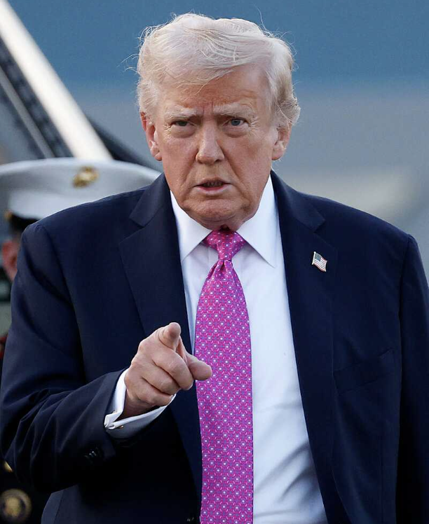 coinbureau's tweet photo. 🚨TRUMP TO RESPOND TODAY AFTER TARIFF RULING

Donald Trump will hold a press briefing at 12:30 p.m. ET after the U.S. Supreme Court blocked his tariff policy in a 6–3 decision.

Markets will be watching his next move on trade. 🔥 https://t.co/NfuZpbWcpG