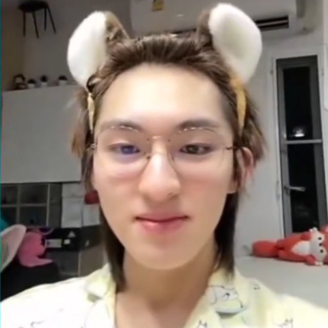 แต่งตุวเปนเสือน้อยแมวพี่เค้าแล้วยังมีจิ้งจอกคุมหลังอีก เอ้อ คนเป็นแฟนกันนี่มานตะโกนออกมาจากสิ่งรอบตุวเลยนะ ช่าย ช่าย