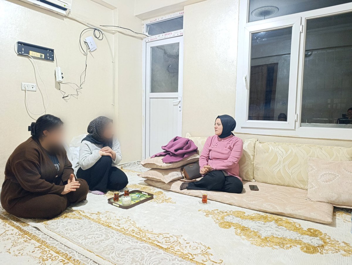 Gönül soframızı büyütmeye devam ediyoruz.
Büyükşehir Belediyesi Sosyal Hizmetler Dairesi Başkanlığı olarak Ramazan’ın bereketini yetim ailelerimizle aynı sofrada paylaştık.
Bu sofra, hatırlandığını hissetmenin, zor zamanlarda bir omuzun yakında olduğunu bilmenin ifadesiydi.