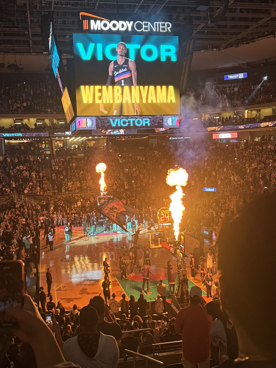 Thanks to <a href="/hookemfan81/">Derrick Diaz</a> for sucking it up and going with me to watch Wemby and the boys dominate. #GSG