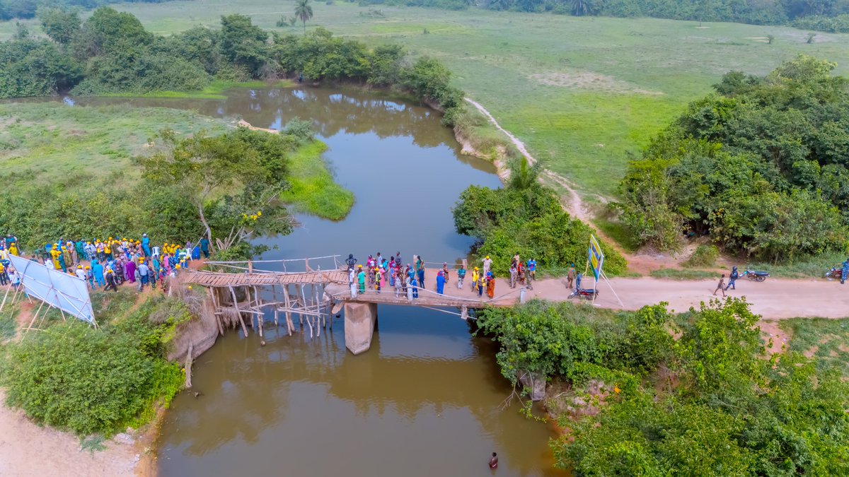 Today, I flagged off the reconstruction of the Ilahun–Ere Ìjèsà Bridge and the Ibokun/Ilahun/Ere Ìjèsà–Iwoye Ìjèsà and Otan-Ile–Esa Odo–Iwoye Ìjèsà Roads, covering a total distance of 18.5km, in Obokun Local Government. These projects are critical to improving connectivity,