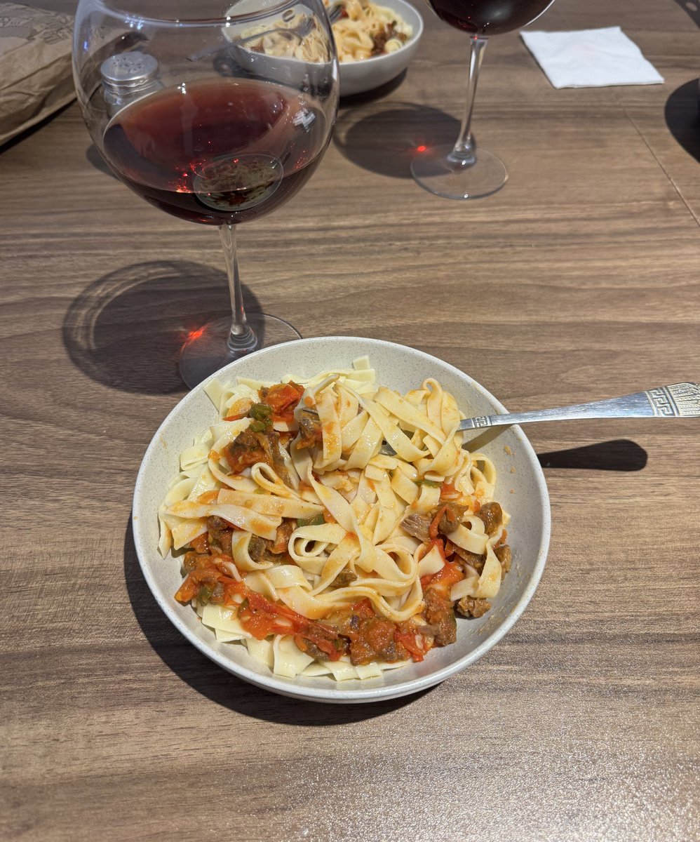 Bu əllər təkcə tweet atmır